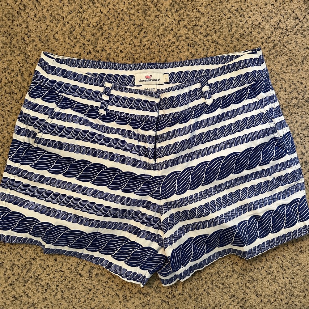 Vineyard Vines Women's Navy and White Rope Pattern Shorts